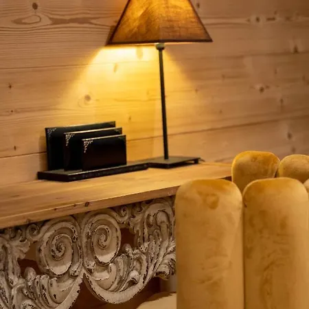 A Nouste D'hotes Et Only Adults 4*