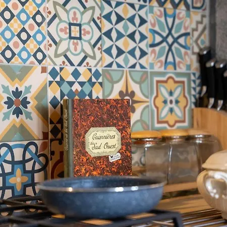 A Nouste D'hotes Et Only Adults 4*