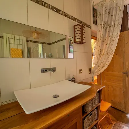 A Nouste D'hotes Et Only Adults