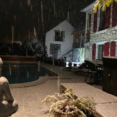 A Nouste D'hotes Et Only Adults Guest house Campan