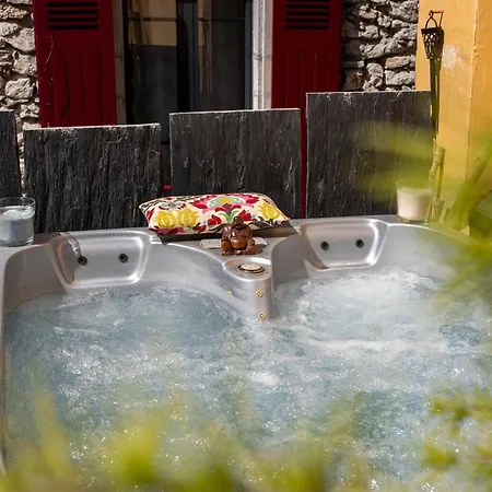 A Nouste D'hotes Et Only Adults Guest house Campan