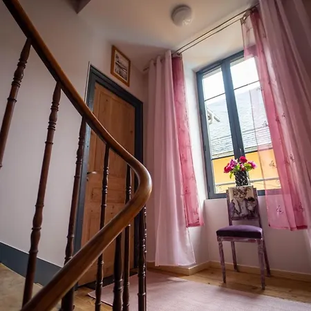 A Nouste D'hotes Et 4*