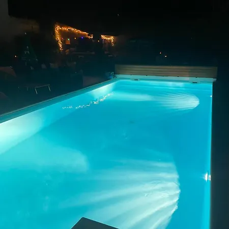 A Nouste D'hotes Et 4* Campan