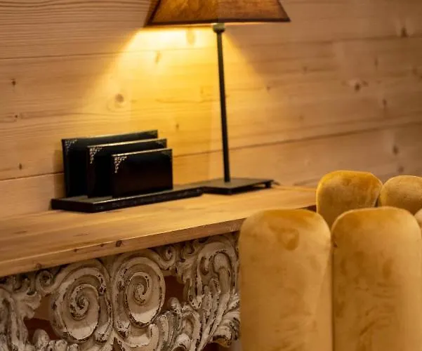 A Nouste D'hotes Et Only Adults 4*