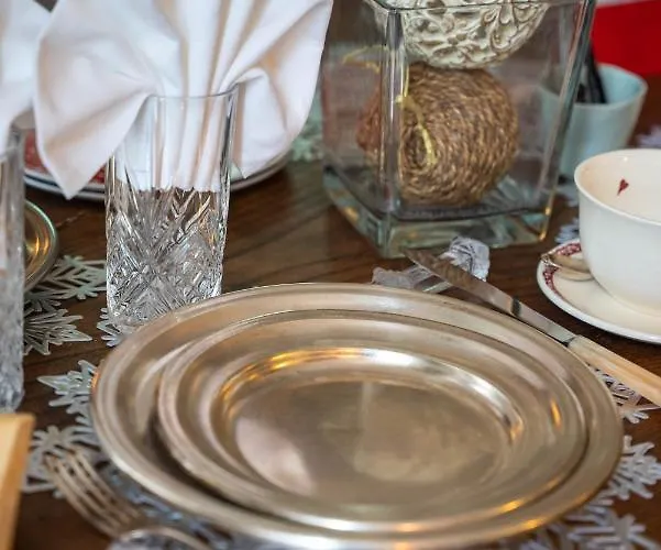 A Nouste D'hotes Et Only Adults